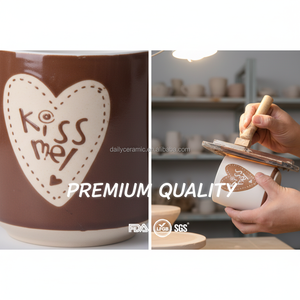 <span class=keywords><strong>Taza</strong></span> <span class=keywords><strong>de</strong></span> Café <span class=keywords><strong>de</strong></span> Cerámica <span class=keywords><strong>de</strong></span> 11 oz, Diseño OEM ODM, Dos Tonos Marrón y Blanco, Calcomanía <span class=keywords><strong>de</strong></span> Corazón con Texto en Inglés 'Kiss <span class=keywords><strong>Me</strong></span>', Logotipo Personalizado, <span class=keywords><strong>Taza</strong></span> para Té y Leche - Product Image 5