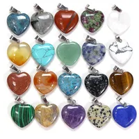 Prezzo di fabbrica all'ingrosso di vari materiali di pendenti a forma di cuore in cristallo come regalo