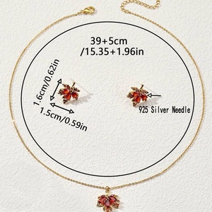 Joyas con Diseño Elegante y Tema de Hoja de Arce, con Detalles Rojos Estilizados, Materiales de Primera Calidad, para Ocasiones Especiales, con Caja de Regalo - Product Image 4