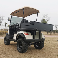 Voiturette de golf tout-terrain à haute capacité de charge pour 2 passagers avec boîte de chargement arrière et pneus tout-terrain pour utilisation en ranch et en zone touristique