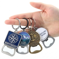 Porte-clés décapsuleur gravé personnalisé en émail souple noir plaqué pour le camping en plein air, la randonnée en montagne, l'exploration, souvenir de voyage