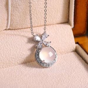 Elegante Collana con Pendente a Fiore in Calcedonio Bianco Trasparente e Zirconi, con Catena in Stile Bambù per <span class=keywords><strong>Donna</strong></span> - Product Image 1