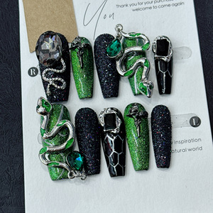 Pegatinas de Uñas de Resina Oscura Serie Serpiente Verde, Reutilizables, de Lujo, Forma de Almendra, para Dedos Largos, Certificación CE - Product Image 3