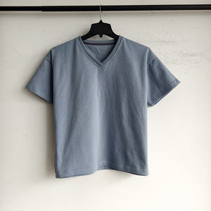 T-Shirt Classica da Uomo Personalizzata con Scollo <span class=keywords><strong>a</strong></span> V in Cotone Pesante Traspirante Anti-Pilling Ecologica Anti-Piega Casual ODM OEM - Product Image 3