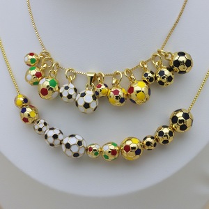 BD-D1308 Colgante de Fútbol Deportivo Moderno para Hombre, Joyería de Gimnasio Personalizada, Amuletos de Fútbol Mundial, Colgante de Balón de Fútbol - Product Image 1