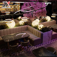 Comptoir de bar de luxe sur mesure, armoire à vin LED dorée en forme d'arche, mobilier de bar pour boîte de nuit, salon de cocktails, ensemble de tabourets de bar