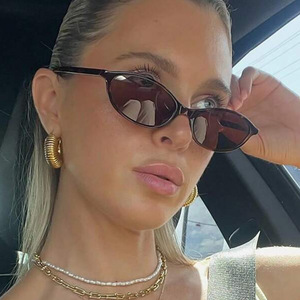 نظارات شمسية نسائية 2026 بتصميم شخصي عصري بإطار معدني متدرج بيضاوي الشكل بالكامل مع حماية من الأشعة فوق البنفسجية UV400 للحماية من الشمس والسفر - Product Image 3