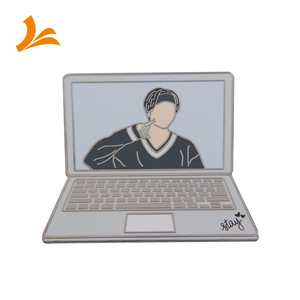 Di alta qualità a buon mercato su ordinazione del metallo smalto duro distintivo notebook forma di computer kpop smalto spilla - Product Image 6