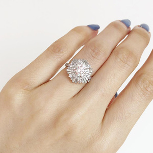 Anello di fidanzamento di lusso con pavé a forma di fiocco di neve per donna, elegante gioiello da dito per feste - Product Image 4