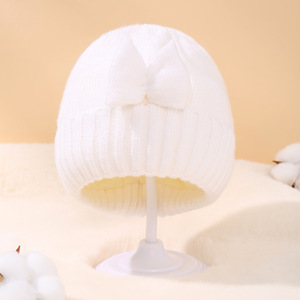 Automne hiver couleur unie bébé <span class=keywords><strong>tricot</strong></span>é chapeaux enfants filles garçons bonnets casquettes chaud doux nouveaux chapeaux ajustés pour enfants avec nœud - Product Image 3
