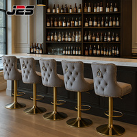 Tabouret de bar de luxe en velours avec dossier et base en métal doré, chaise au design moderne réglable pour comptoir de bar