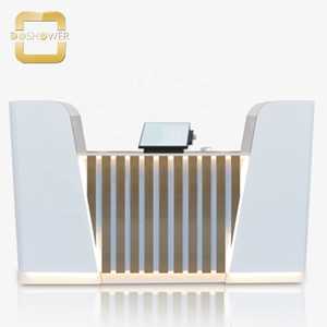 โต๊ะรับแขกสีทองแบบกำหนดเองพร้อมเคาน์เตอร์ต้อนรับแบบ <span class=keywords><strong>L</strong></span>-Shap แผนกต้อนรับส่วนหน้าสำหรับโต๊ะต้อนรับแคชเชียร์สีขาวแวววาว - Product Image 1