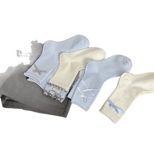 Chaussettes mi-mollet pour femme, motif nœud bleu et blanc, respirantes, absorbant la transpiration, anti-odeur, taille jeune - Product Image 3