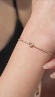 Bracelet anti-ternissement élégant pour femme, idéal pour les achats en ligne, avec anneau de fiançailles et maillons de chaîne tendance