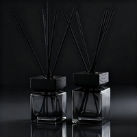 Fournisseur 50ml Parfum carré clair noir 100ml Flacon diffuseur de roseaux en verre pour la décoration intérieure Huile d'aromathérapie Bouchon en bois