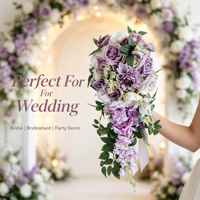 Élégant bouquet de mariée en cascade en forme de larme avec des fleurs de pivoine lilas, violettes et blanches, et des feuillages mélangés, pour la décoration de cérémonie de mariage