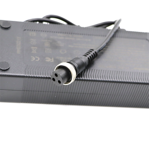 Repuestos de cargador originales <span class=keywords><strong>Kaabo</strong></span> 67,2 V 1.75A para Scooter Eléctrico <span class=keywords><strong>Kaabo</strong></span> <span class=keywords><strong>Mantis</strong></span> 10 60V 8.2ah King <span class=keywords><strong>GT</strong></span> 60V 24Ah - Product Image 4