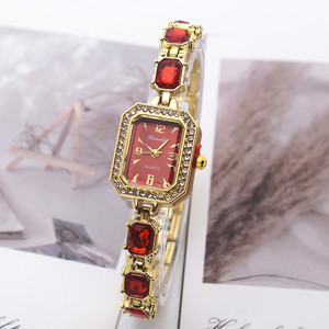 Women's Exquisite Diamond <strong>Rectangular</strong> Quartz Watch Set <strong>Seiko</strong> Movement Small Sugar Cube Bracelet Popular Square Alloy Case Charm - Product Image 6