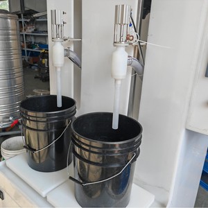 Machine semi-automatique <span class=keywords><strong>de</strong></span> pesage et <span class=keywords><strong>de</strong></span> remplissage <span class=keywords><strong>de</strong></span> seau <span class=keywords><strong>de</strong></span> 20kg <span class=keywords><strong>de</strong></span> bouteille en plastique <span class=keywords><strong>de</strong></span> détergent liquide <span class=keywords><strong>de</strong></span> blanchiment <span class=keywords><strong>de</strong></span> cellule <span class=keywords><strong>de</strong></span> charge <span class=keywords><strong>de</strong></span> diaphragme - Product Image 4