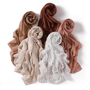 Écharpe longue rayée à sequins en gros, châle léger en maille unie pour femme - Product Image 4