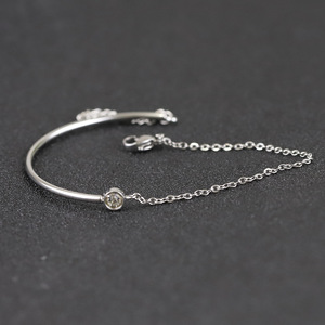 Bracelet manchette tendance en acier inoxydable plaqué or 18 carats avec zircon incrusté, réglable, pour femme, idéal comme cadeau - Product Image 3