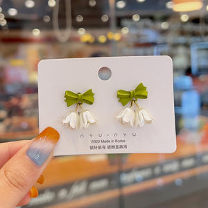 Pendientes de flores verdes lirio de los valles pendientes de perlas de tulipán mujer aguja de plata acrílico Joker pendientes al por mayor - Product Image 5