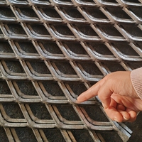 Panneaux de grille de passerelle en treillis métallique en acier robuste en gros d'usine Tôles déployées à trou hexagonal