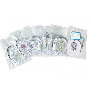 Désodorisant et parfum pour voiture en papier naturel parfumé 7x7cm, décoration suspendue pour auto, accessoire d'intérieur tendance - Product Image 2