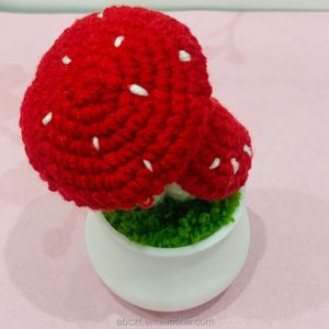 Maceta de hongos de ganchillo roja hecha a mano, mini, linda y terminada - Product Image 5