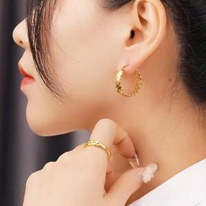 Créoles tressées plaquées <span class=keywords><strong>or</strong></span> 18 carats, motif feuille de blé torsadée, hypoallergéniques en acier inoxydable, bijoux fantaisie pour femme - Product Image 3
