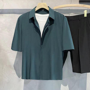 Chemise unisexe à manches courtes en soie glacée, style rétro, drapé élégant, couleur unie, anti-boulochage, sans repassage, vert et blanc, coupe ample et rafraîchissante - Product Image 5
