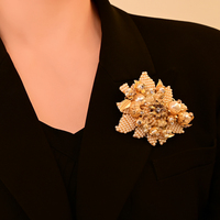 Bros Perhiasan Fashion Buatan Tangan dengan Hiasan Mutiara dan Rhinestone Mewah Vintage Aksesoris Bros Industri Berat Perhiasan Wanita.