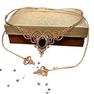Collier ras du cou en macramé fait main avec cabochon ovale en pierre d'or bleue, cordon ciré, bijou statement bohème pour femme - Product Image 1