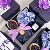Coffret Cadeau Premium Personnalisé pour Femme – Brosse à Cheveux Écologique et Chouchou en Satin – Idéal pour Cadeaux d'Affaires