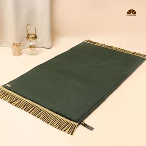 Tapis de prière islamique vert XL, surface moelleuse, base synthétique antidérapante, franges dorées, fabriqué à la machine, lavable, poils courts, confort premium - Product Image 2