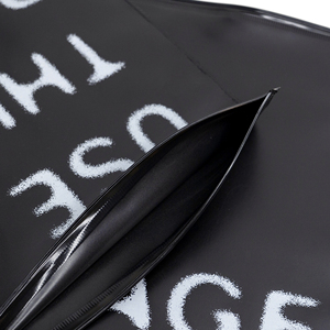 Sac en plastique noir à fermeture éclair avec logo personnalisé, grand sac à fermeture éclair avec trou d'aération pour l'emballage de vêtements et de marques de mode - Product Image 4