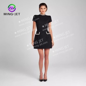 Robe décontractée personnalisée coupe ajustée pour femmes Détail du cou avec perles à ongles Motif solide Longueur au genou Petit style parfumé pour la <span class=keywords><strong>saison</strong></span> printanière - Product Image 4