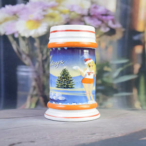 Jarra de Cerveza Navideña Hooters Happy Hooterdays - <span class=keywords><strong>Taza</strong></span> de Cerámica con Temática Festiva - Product Image 1