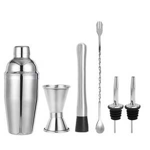 Juego de Coctelería de 5 Piezas de 26 oz - Mezclador de Martini con Colador, Jigger, Pinzas para Hielo y Guía para Vino |   Kit de Herramientas de Bar para Principiantes (Plateado) - Product Image 1
