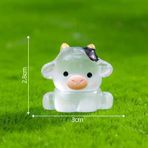 Offres Spéciales : Accessoires en Résine Lumineuse Vache, Ornements Créatifs Miniatures en Résine, Modèles d'Animaux en Résine qui Brillent dans le Noir pour Décoration de Voiture - Product Image 5