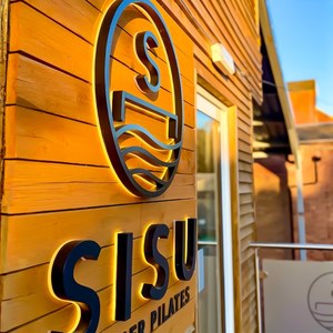 Insegna Personalizzata con Lettere 3D Retroilluminate a LED, Compatibile AC 110-220V, Struttura in Metallo, Impermeabile IP65, Colori e Forme Personalizzabili - Product Image 5