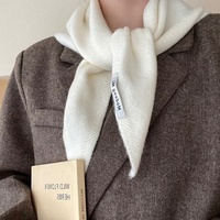 Écharpe triangulaire en laine bouillie unie pour femme, écharpe bandana feutrée chaude d'hiver, petit châle enveloppant