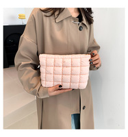 Organisateur de maquillage portable en nylon à motif de lettres tendance, pochette matelassée avec fermeture à glissière pour femmes
