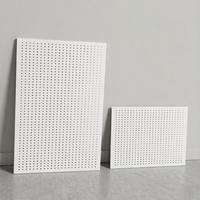 Plaques de plafond en fibres minérales perforées modernes NRC 0.65, insonorisantes, 600x600mm (2x2ft) pour bureaux, ateliers, salles de classe, résistantes au feu