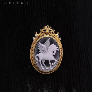 Heizun Factory Handcard Sculpté Pégase <span class=keywords><strong>Camée</strong></span> En Argent Sterling Plaqué Or Pendentif Collier pour Amoureux Amulette Fille Cadeaux - Product Image 4