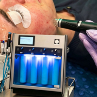Appareil de soin du visage à haute puissance d'aspiration, jet d'oxygène cutané et exfoliation par hydro-peeling
