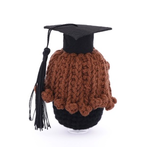Poupées au crochet faites à la main : le cadeau idéal pour la saison des diplômes, transmettant de l'énergie positive et un affection sincère, décoration d'intérieur - Product Image 3