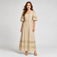 Robe longue décontractée pour femme, beige, col en V, broderie ajourée, taille naturelle, 100% coton, avec ceinture et ourlet festonné, idéale pour les vacances