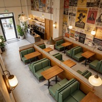 Ensemble de mobilier de restaurant en bois sur mesure, vente en gros, pour café commercial, sièges en cuir vert