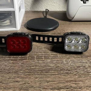 مجموعة مصابيح دراجة قابلة لإعادة الشحن ذات عمر بطارية طويل للتخصيص من العلامة التجارية SeeMore ، مصابيح دراجة فائقة السطوع 8 + 12 وضعًا - Product Image 2